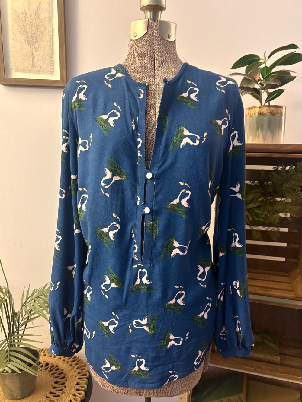 Emerson Fry RARE Swan Printed Blouse Longsleeve 2 Button Front SMALL Blue Green